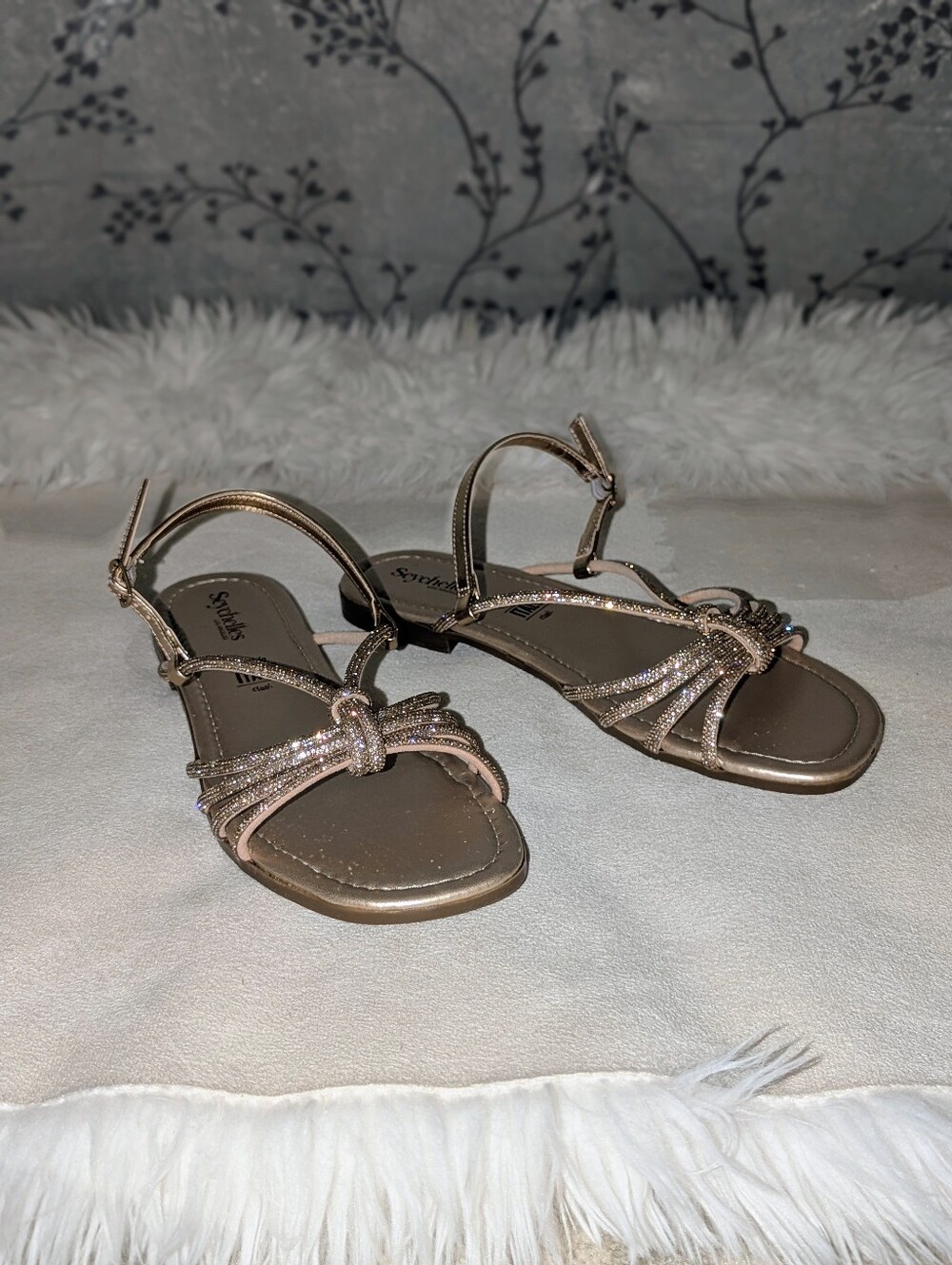 Seychelles Rose Gold Metallic Rhinestone Strappy Flat Sandals Made In Italy Size